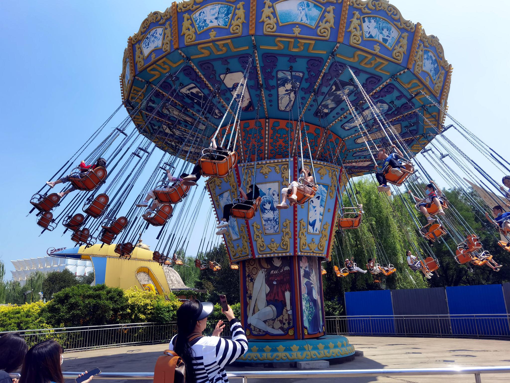 6月1日是国际儿童节,北京石景山游乐园推出"彩色时光,童心飞扬"主题月