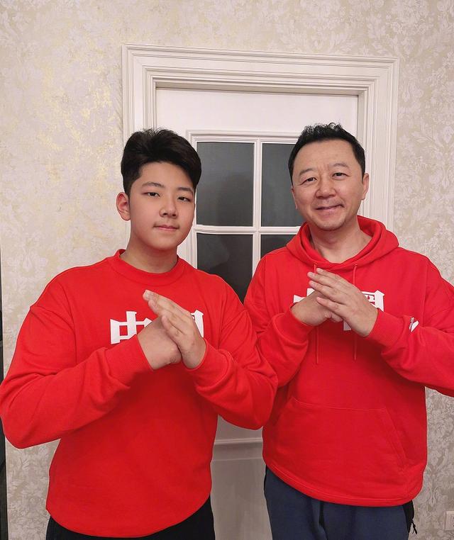 家有儿女初长成!郭涛儿子石头近照曝光,14岁个头比爸爸高了