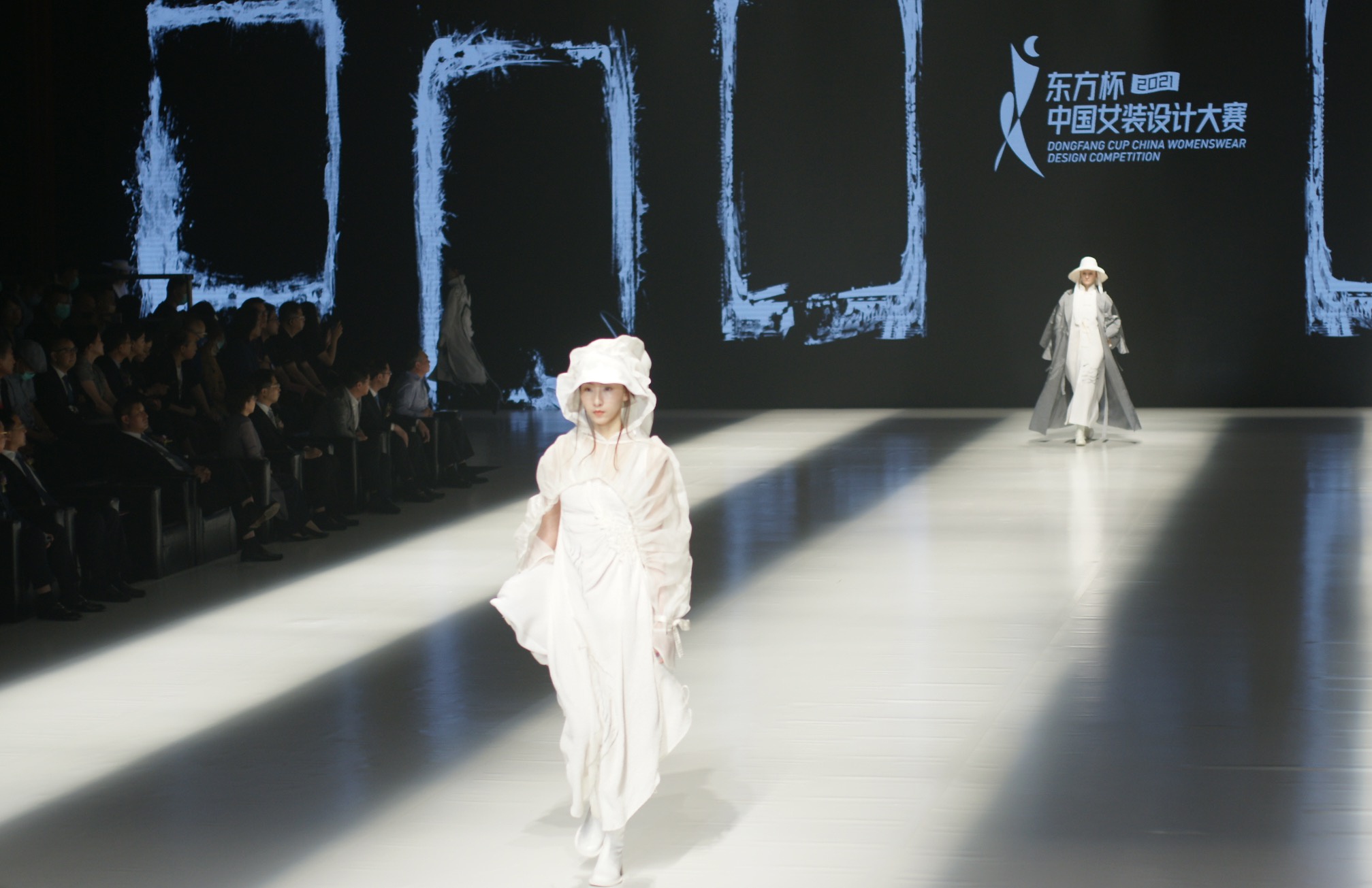 小镇盛泽走上t台的千年绸都