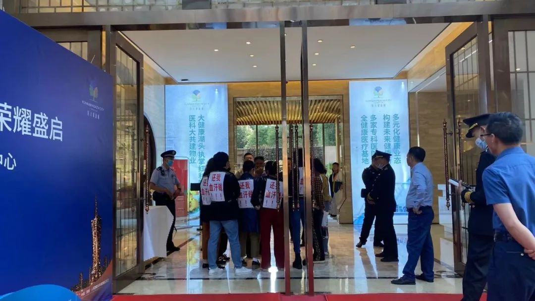1300多万认筹金交了3年,至今没等来开盘...昆明一楼盘50多名商铺业主“财铺两空”|昆明市|开盘|商铺_新浪新闻