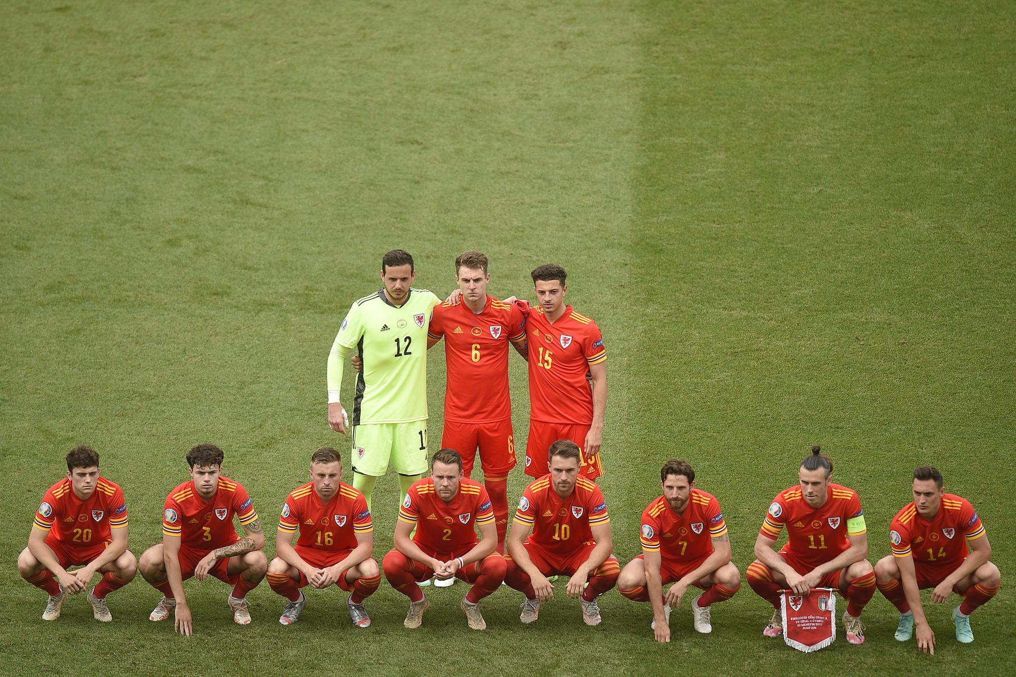 威尔士队的全家福总能整出点新花样.