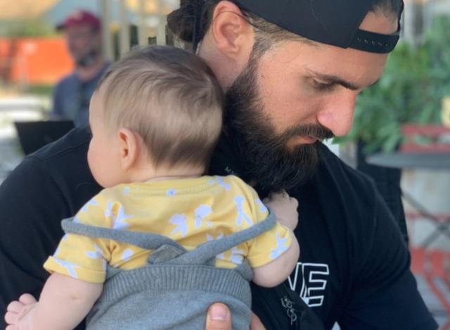 wwe贝基林奇首度晒出塞斯与女儿的合影