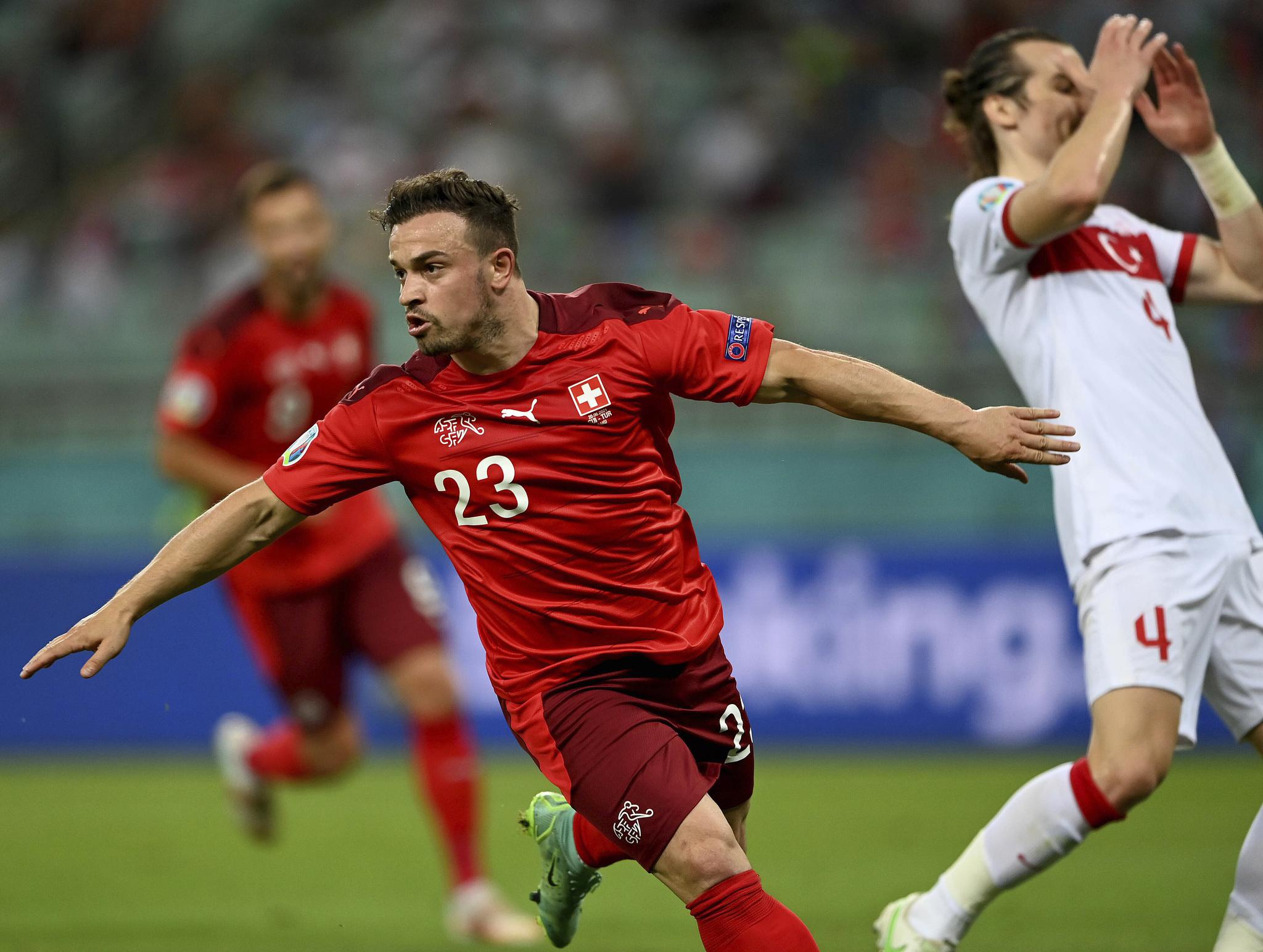 利物浦边锋沙奇里梅开二度。