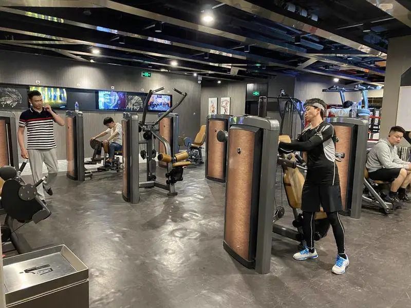 白天996深夜健身房大厂年轻人的昼与夜