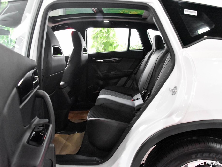 颜值配置均在线 小哥带你一起看海马8s