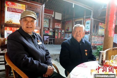 红军长征第一村：一对父子的义务红色讲解情缘休闲区蓝鸢梦想 - Www.slyday.coM