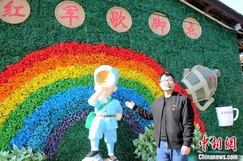 红军长征第一村：一对父子的义务红色讲解情缘休闲区蓝鸢梦想 - Www.slyday.coM