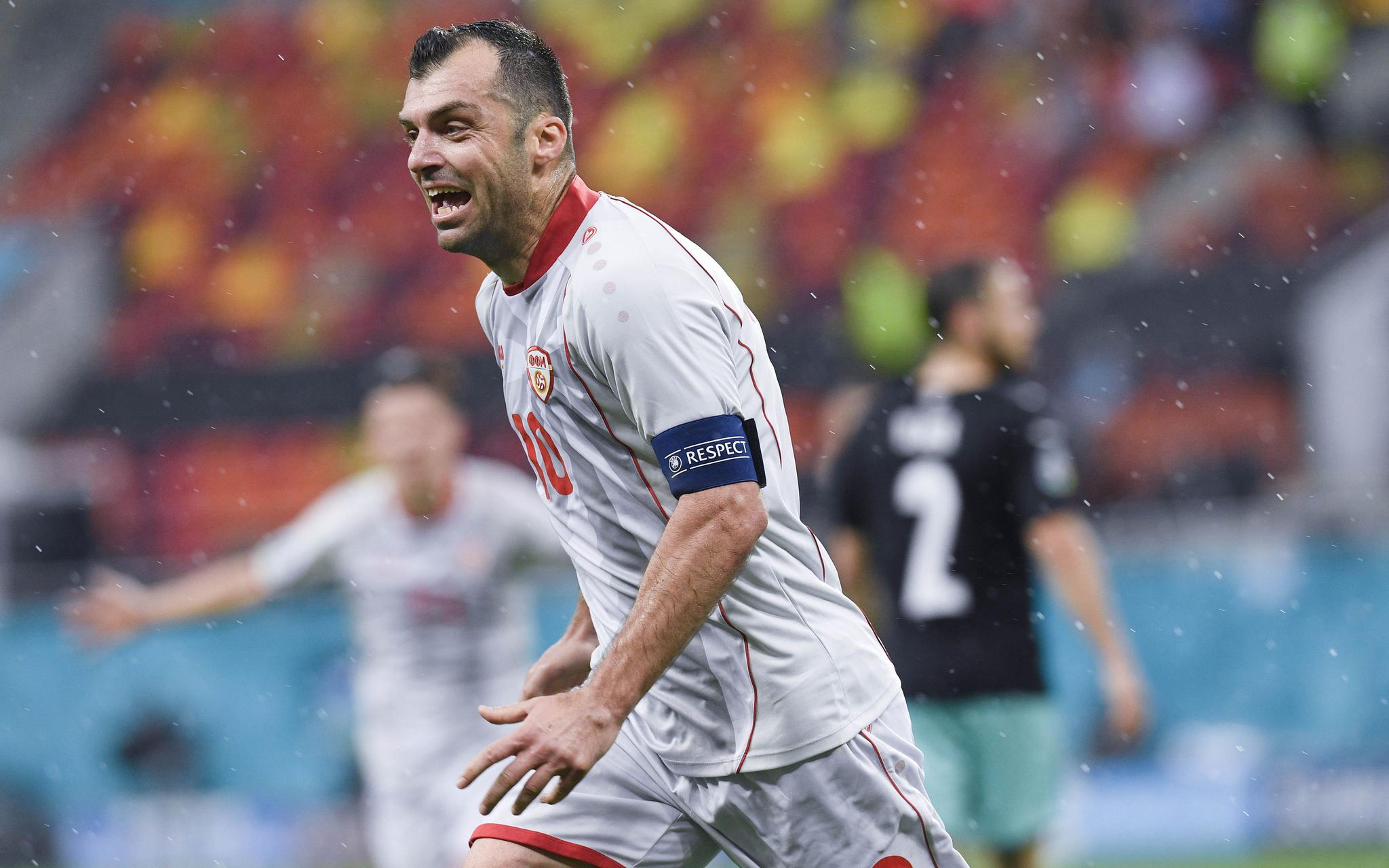 你不看足球,就不知道潘德夫对于一代球迷的意义