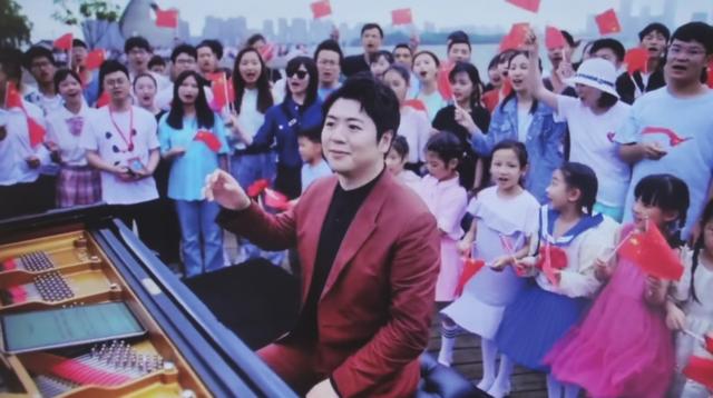 金鸡湖畔主题快闪亮相央视新闻联播 数千人共同唱响《唱支山歌给党听》休闲区蓝鸢梦想 - Www.slyday.coM