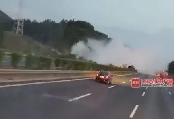 什么是双向车道图片及视频 b215-krwipar1050225.jpg