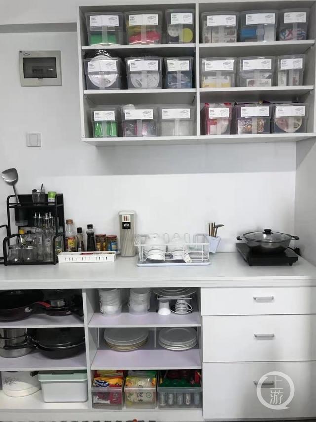 整理收纳后的厨房一角. 记者 谈书 摄