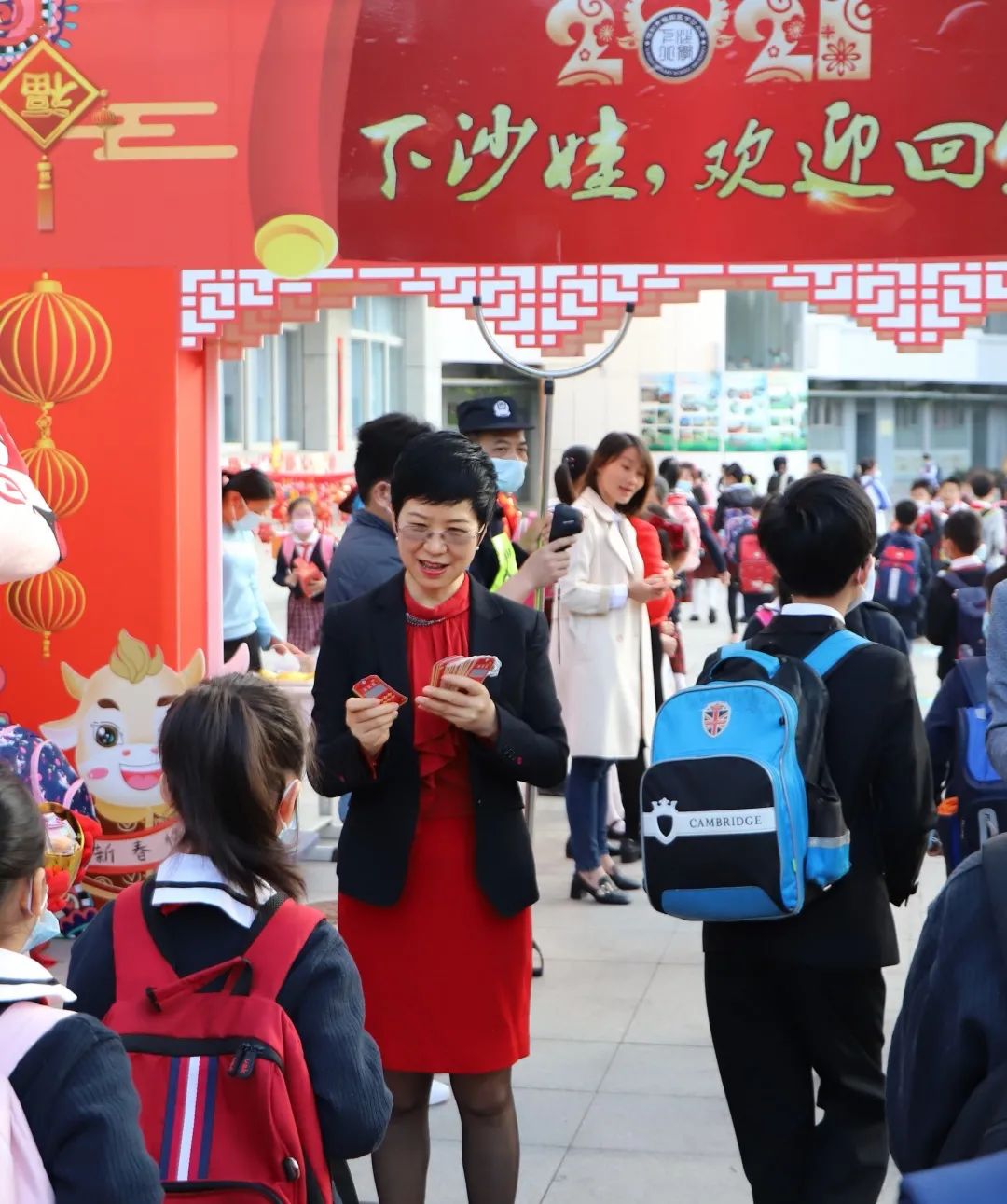 中国故事 | 校长杜丛英:不断找寻学校向上生长的力量|深圳市|小学