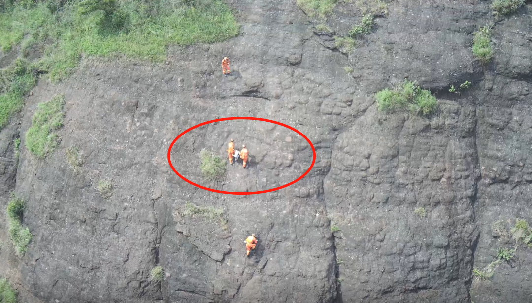 命悬一线！广西4岁女童公园走失，被发现时竟坐在20多米高的悬崖上休闲区蓝鸢梦想 - Www.slyday.coM