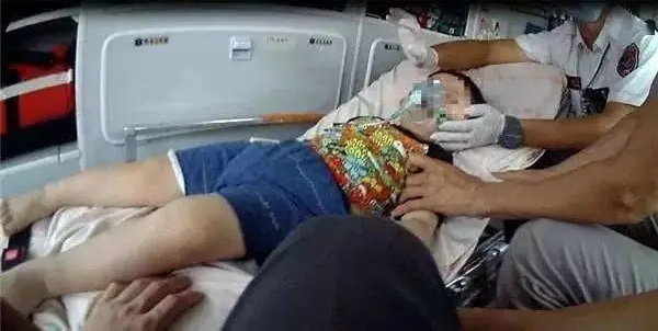 4岁男童幼儿园午睡去世,监控画面令家长崩溃:别再傻