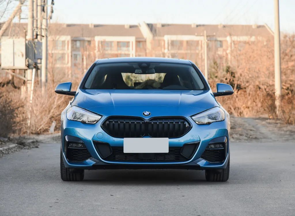 宝马最便宜的进口轿跑,全系2.0t价格比1系贵2万多,运动不输3系