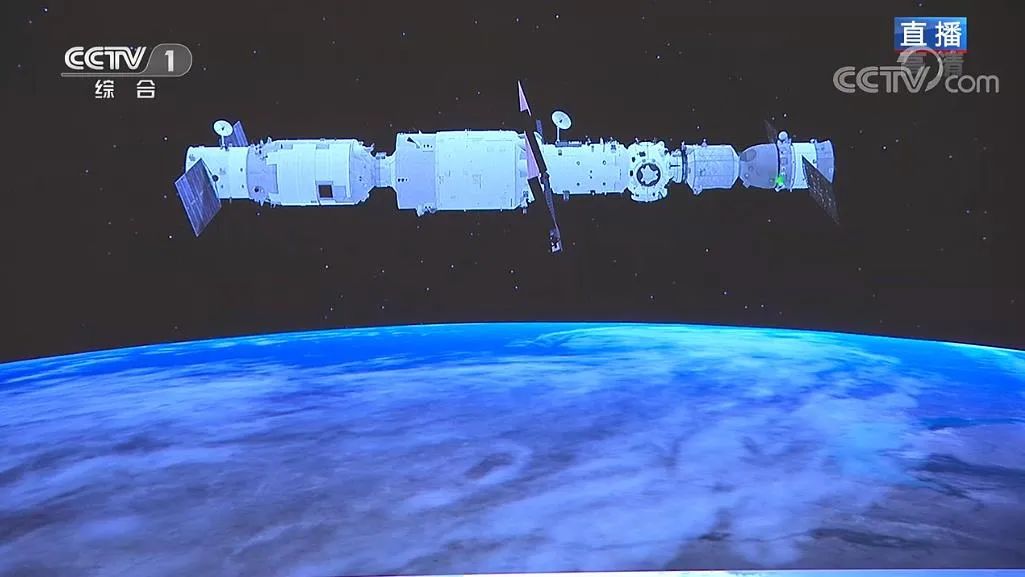 在中国空间站内，3名航天员在忙什么，知道太空行走有多危险吗？休闲区蓝鸢梦想 - Www.slyday.coM