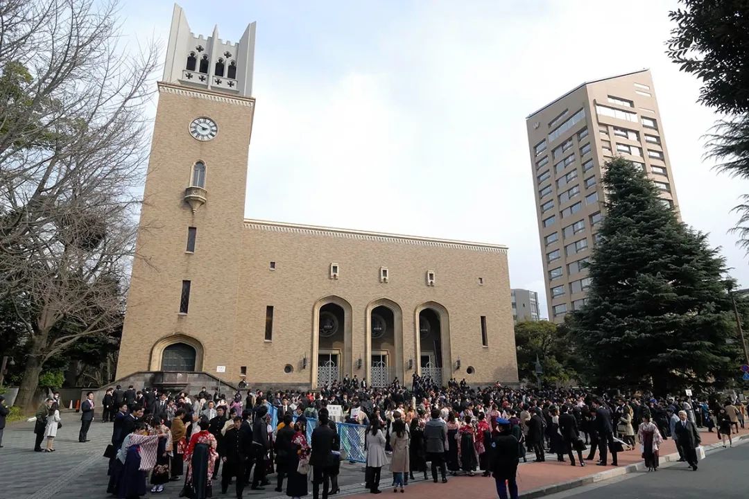 早稻田大学校园内社会人的青训在日本大学读书,不走科研的话,大部分