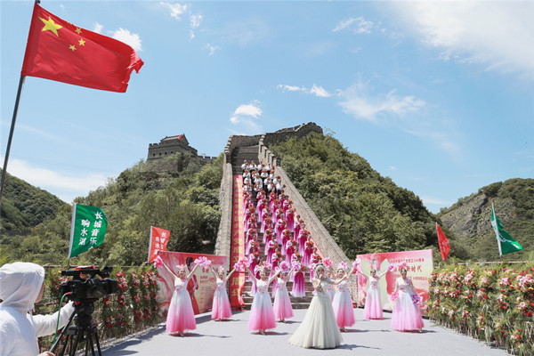苏都阿洛是来自中央民族歌舞团的一位彝族歌唱家,曾经在中央电视台