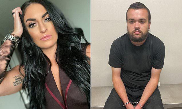 尾随跟踪索尼娅的嫌疑人托马斯今日居然直接.