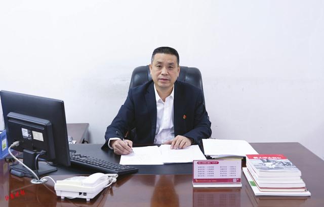 武春明:以干克难 心系客户赢得称赞|阳泉市_新浪财经_新浪网