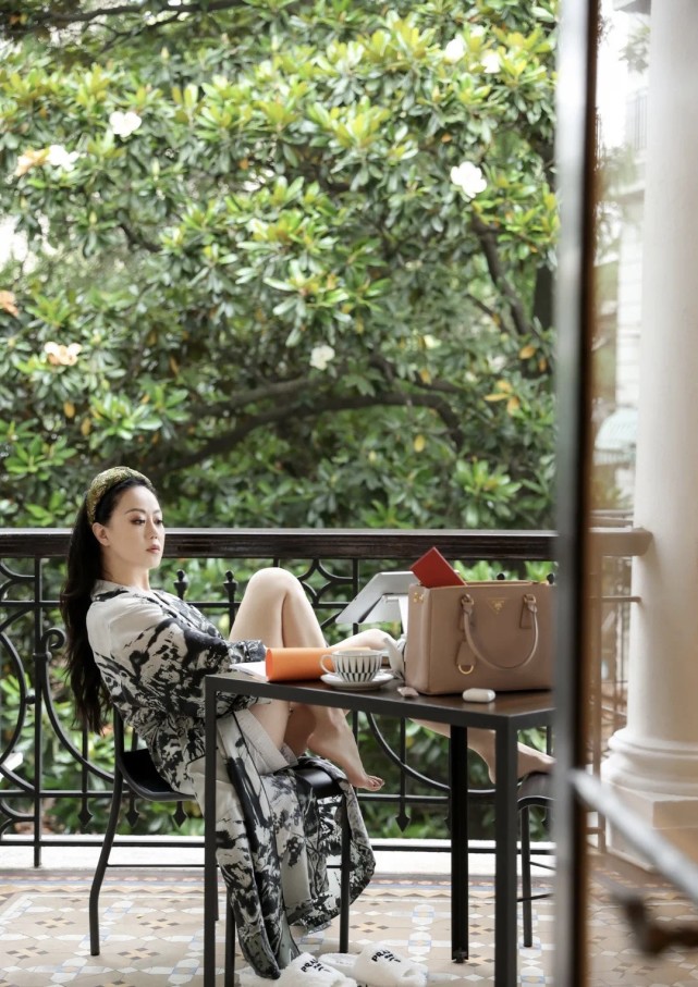 桃色女神章小蕙真不老58岁仍旧散发性感魅力近照养眼