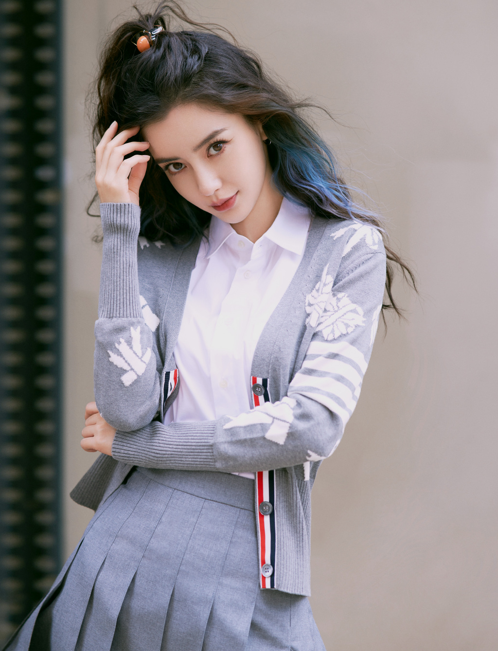 angelababy半高马尾解锁夏日清爽活力 一颦一笑宛如18岁美少女