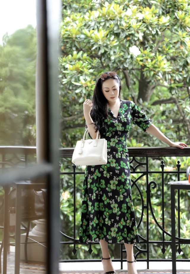 桃色女神章小蕙真不老58岁仍旧散发性感魅力近照养眼