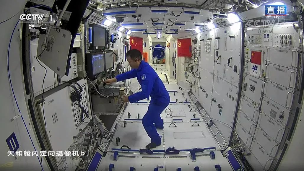 在中国空间站内，3名航天员在忙什么，知道太空行走有多危险吗？休闲区蓝鸢梦想 - Www.slyday.coM