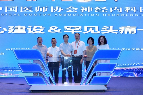 大学附属仁济医院李焰生教授,重庆医科大学附属第一医院周冀英教授