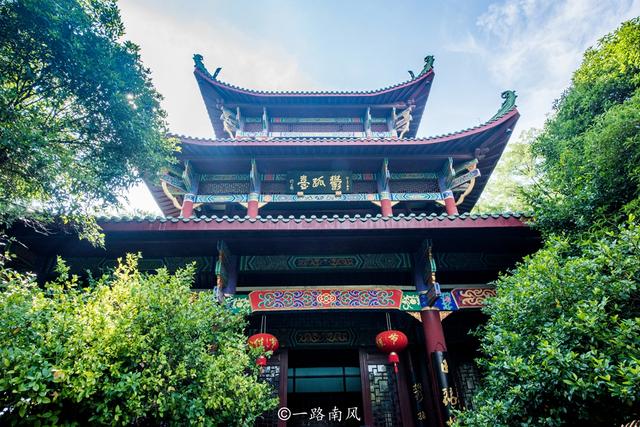 赣州古城千年郁孤台,海拔仅一百多米却是制高点,景美游客不多