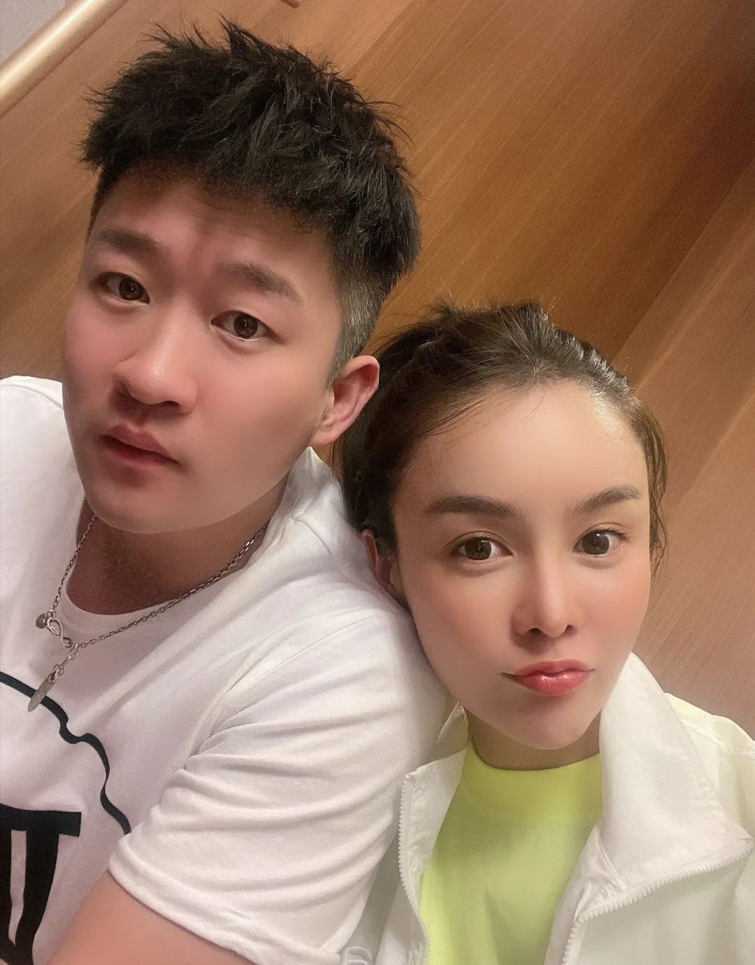 都想替她报警了!|曹云金|唐菀_新浪新闻