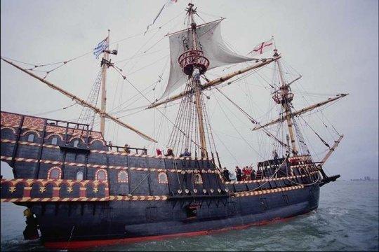 重新扬帆的复刻版"金鹿号"《黎明之海》中的巨型盖伦船环球航行的壮举