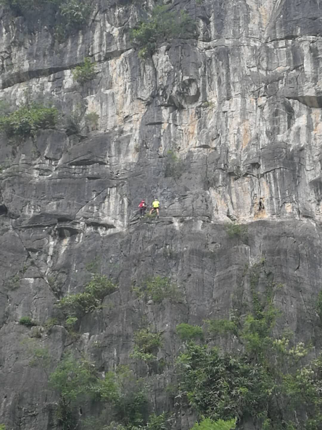 乡村振兴一个西部山村是这样岩壁生金脱贫致富的