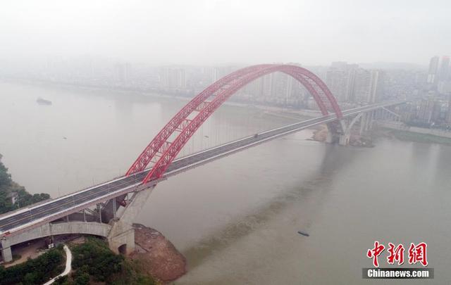 世界最大跨径飞燕式钢管混凝土系杆拱桥建成通车