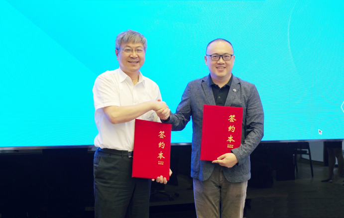 在盘古智库理事,地平线创始人兼ceo余凯,奇瑞集团董事长尹同跃的共同
