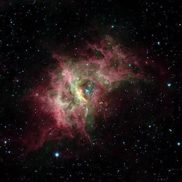 上图中的RCW 49银河星云是银河系中最明亮的恒星形成区之一，韦斯特伦德2号星团即在该星云之中。图源：NASA/JPL-Caltec/E.Churchwell（威斯康星大学）