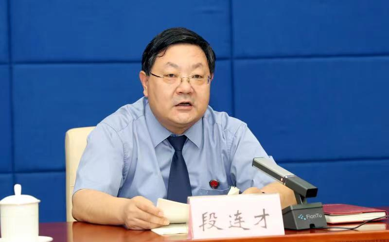 (图为山东省人民检察院副检察长,检察委员会委员,检察员段连才)