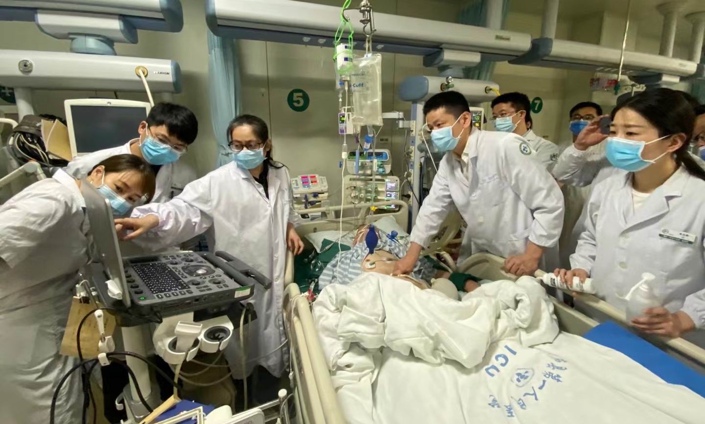 【医学前沿】创新技术用于危重症生命支持
