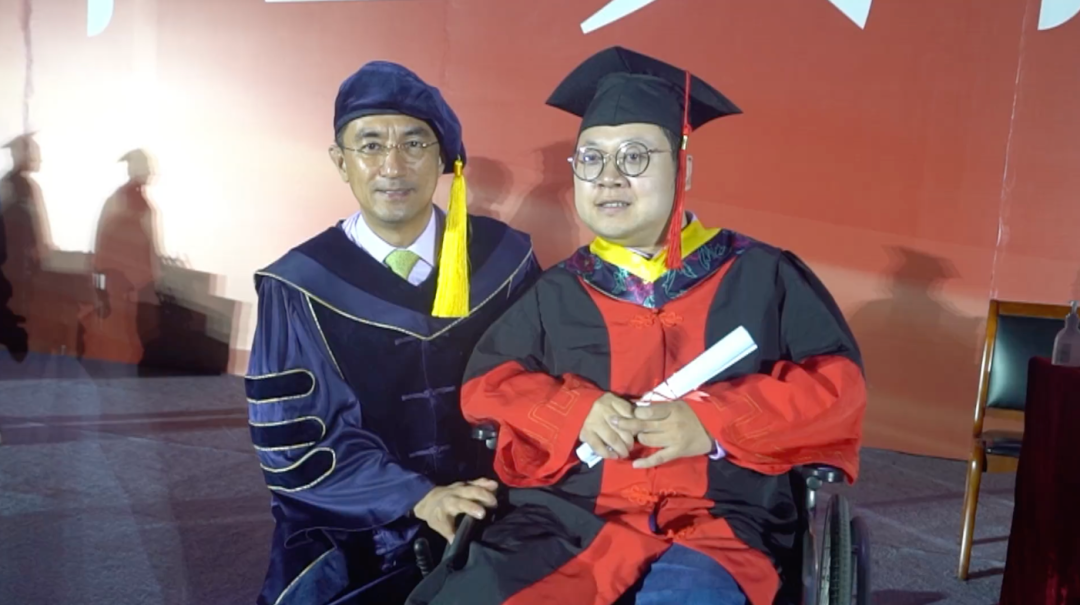 苏州“轮椅博士”李麟青毕业，曾研发全景模式无障碍地图