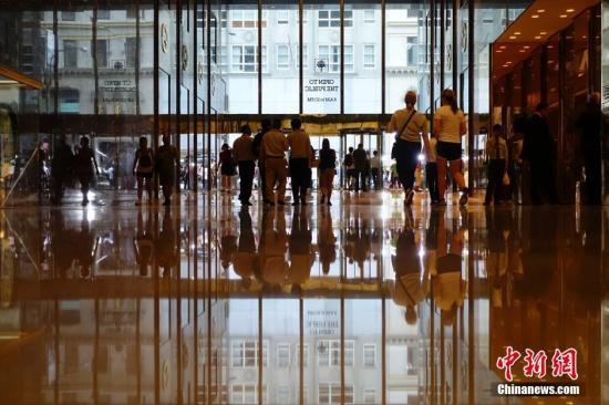 资料图：位于纽约曼哈顿的特朗普大厦内部。 中新社记者 廖攀 摄