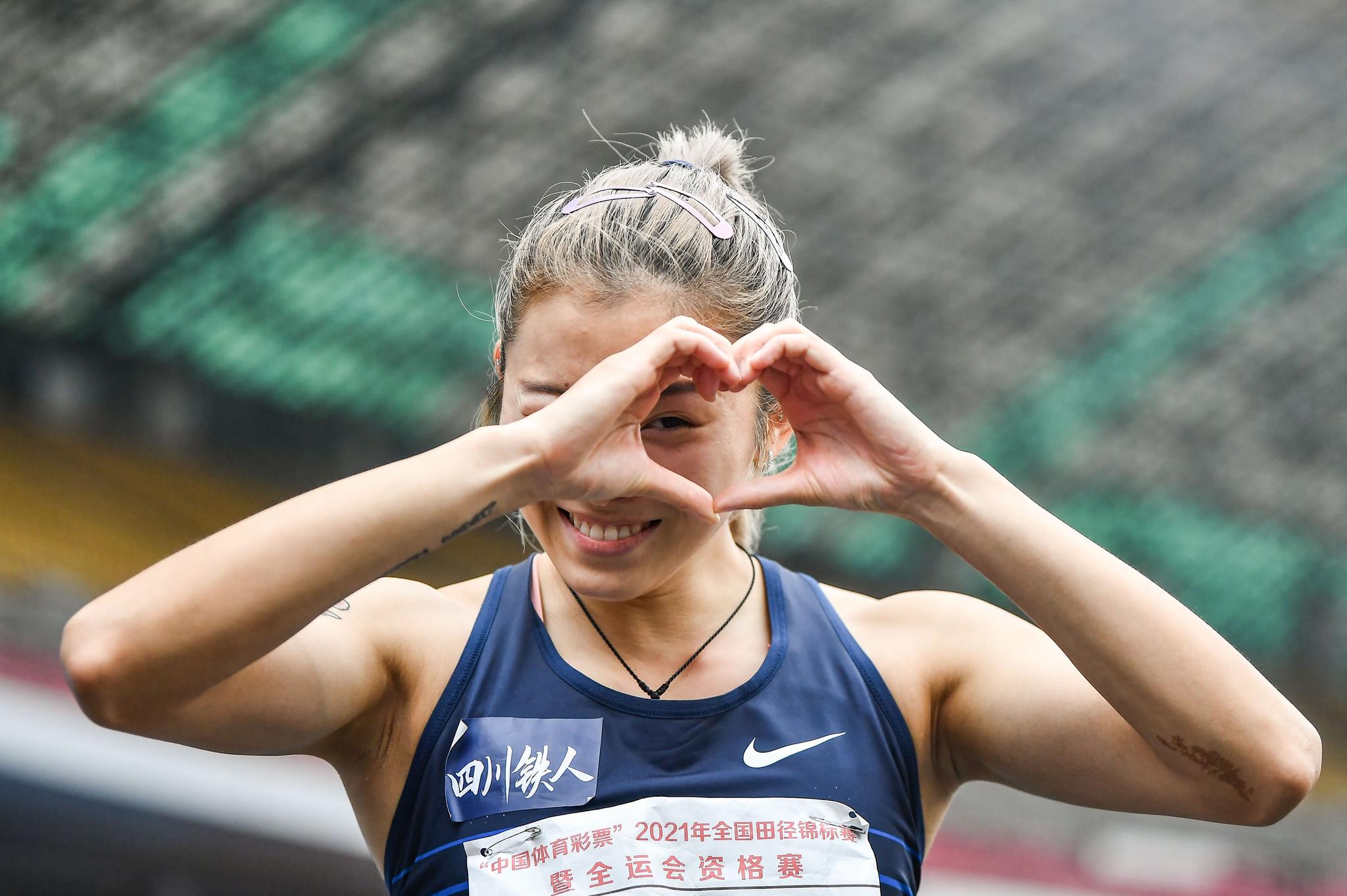 现场｜“跨栏女孩”吴艳妮：想当刘翔，我绝不能比日本选手差休闲区蓝鸢梦想 - Www.slyday.coM