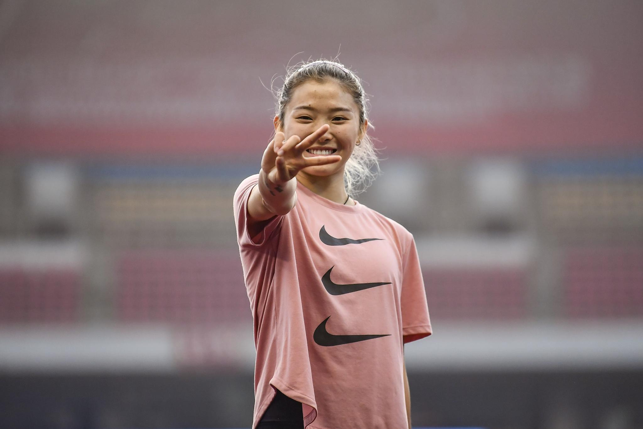 现场｜“跨栏女孩”吴艳妮：想当刘翔，我绝不能比日本选手差休闲区蓝鸢梦想 - Www.slyday.coM