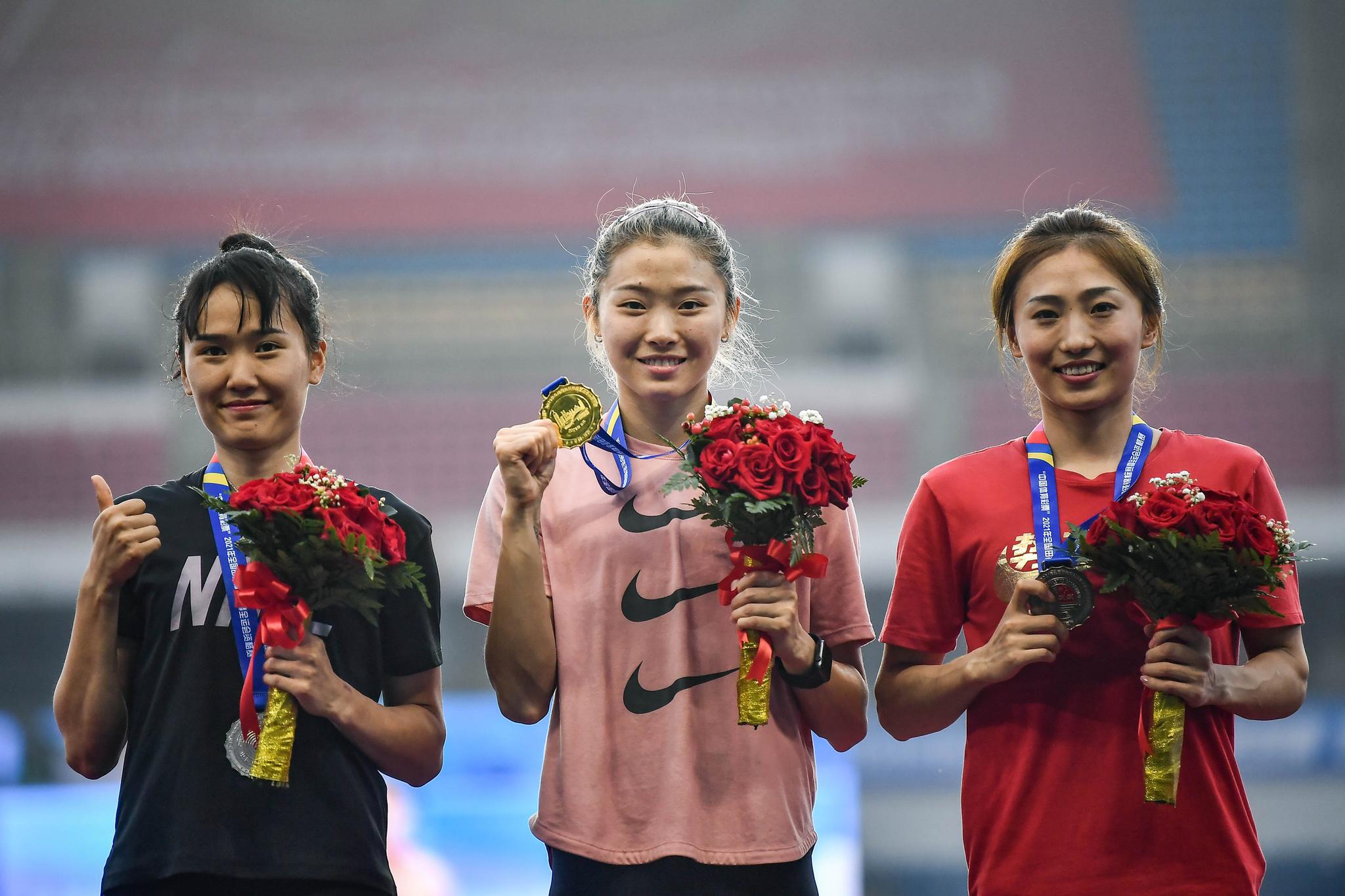 现场｜“跨栏女孩”吴艳妮：想当刘翔，我绝不能比日本选手差休闲区蓝鸢梦想 - Www.slyday.coM