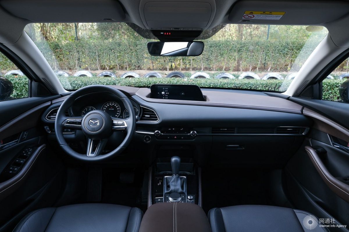 马自达2021款cx-30内饰设计预计与现款车型保持一致,整体布局与马自达