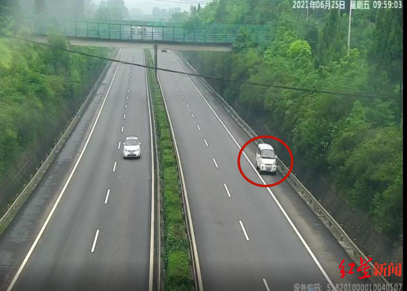 刚拿驾照还在实习期男子独自上高速走错路竟调头逆行