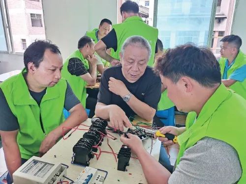 双牌：张跃斌到城镇调研督导稳固拓宽脱贫攻坚效果同村庄复兴有用联接等重点作业