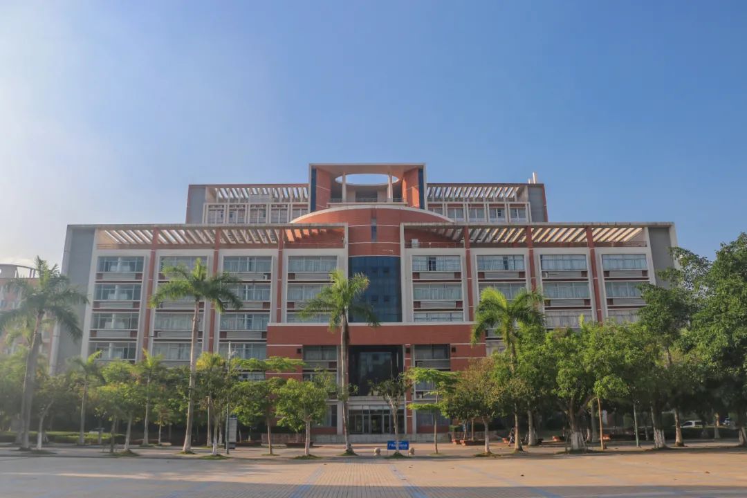 岭南师范学院写好全面建设特色鲜明的高水平师范大学奋进之笔