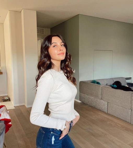 女友称赞基耶萨你真强06小姐姐笑起来太甜了