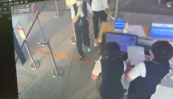 飞机突然调头，只为等一个人…航空公司：20年来第一次休闲区蓝鸢梦想 - Www.slyday.coM