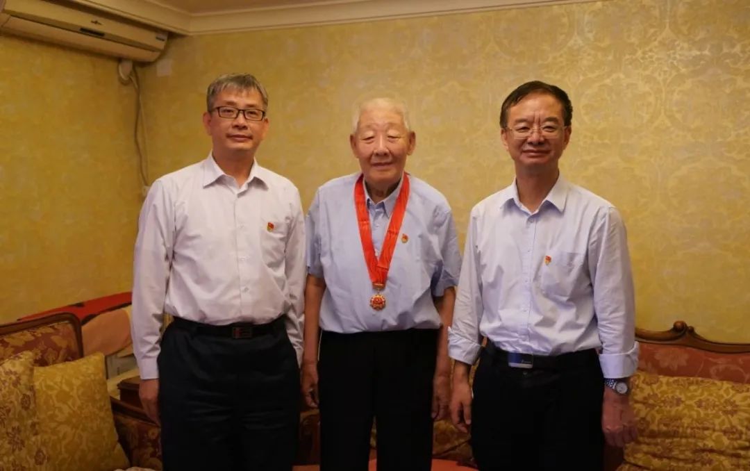 "祝航天科工越来越好!